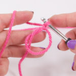 strip the ring from the fingers, place the working thread over the index finger.
